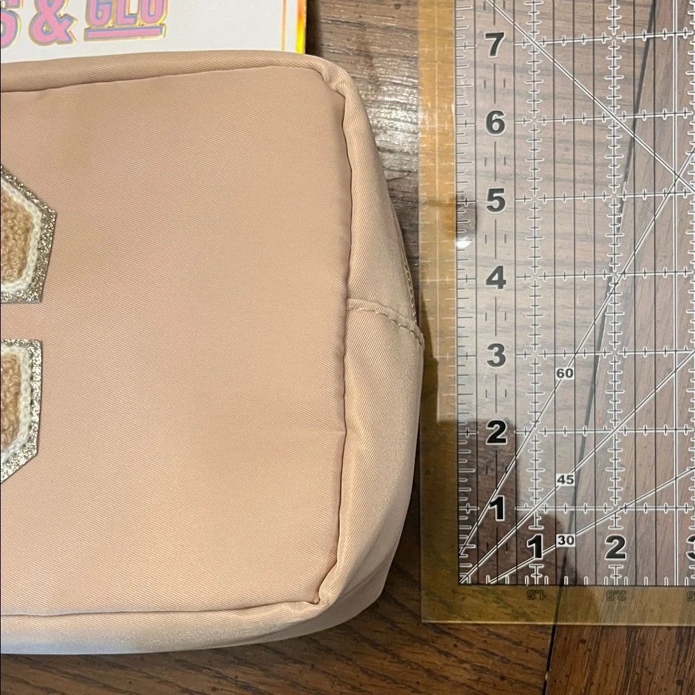 Gloss & Glo Beige‎ Makeup Bag